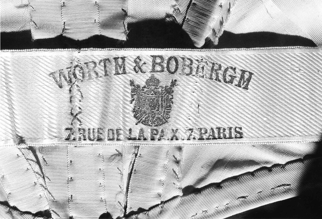 Label of the Worth & Bobergh couture house