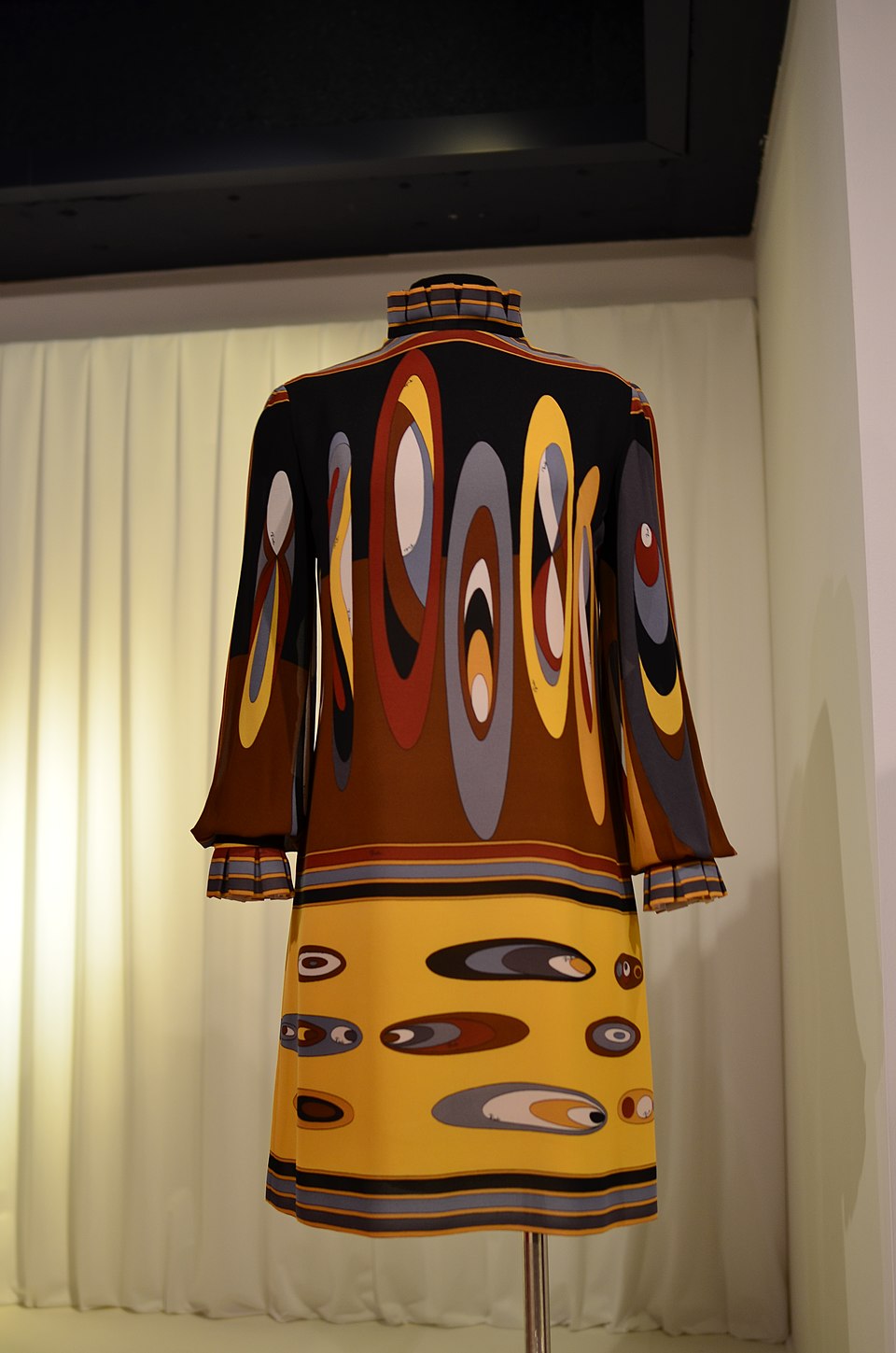 1970s Emilio Pucci silk cocktail dress.Photo by Joe Mabel.